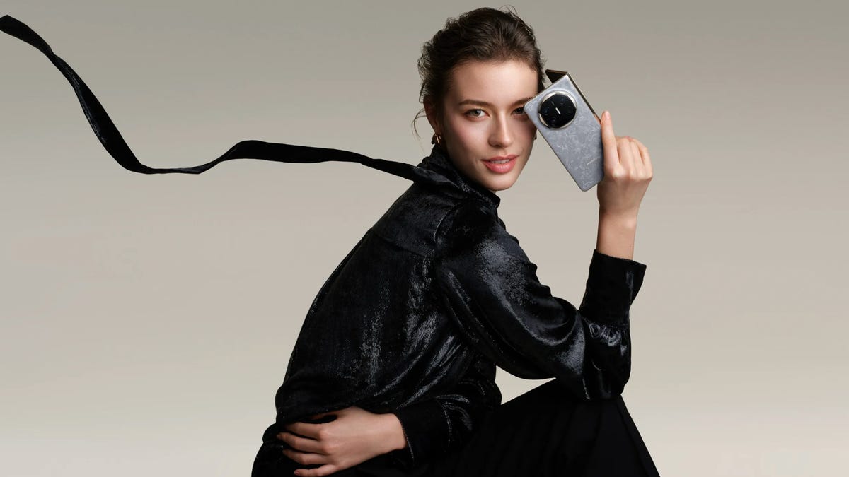 model holding foldable phone
