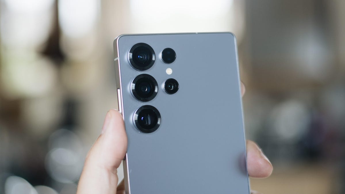 Image showing a close up of the cameras on a Samsung phone